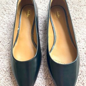 Clarks Corabeth Abby  black leather flats Sz 7.5